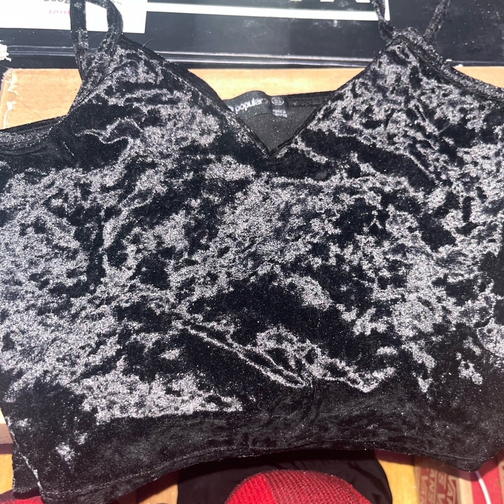 Velvet crop top. Thin strap.